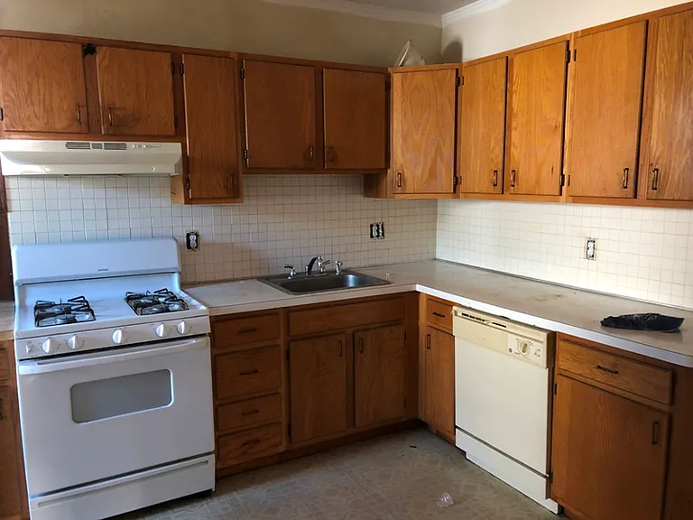 329 Malden St — Photo 10
