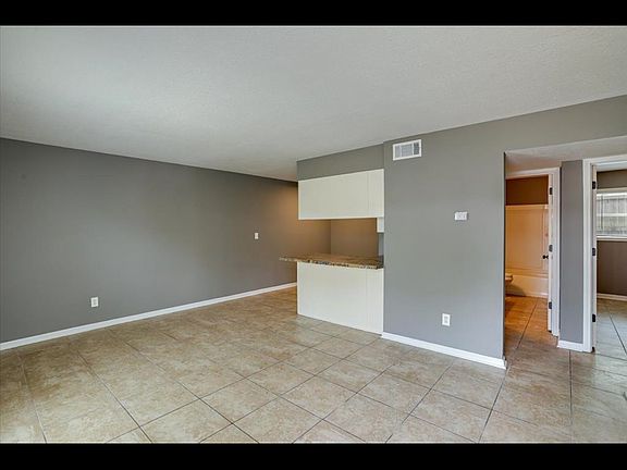 5th image of 112 Eureka St #12