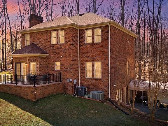 2nd image of 1100 Woodridge Ln