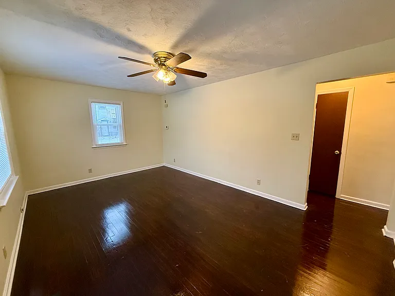575 Noble Ave — Photo 3