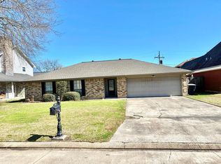 2320 Postoak Ln, Groves, TX 77619