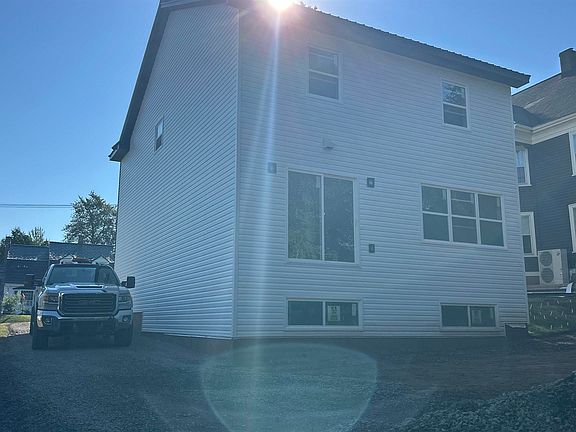 3rd image of 138 Pleasant St