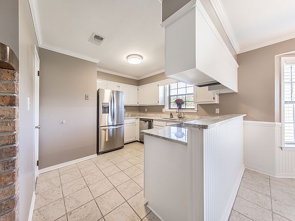 5th image of 2742 Chicago Ct