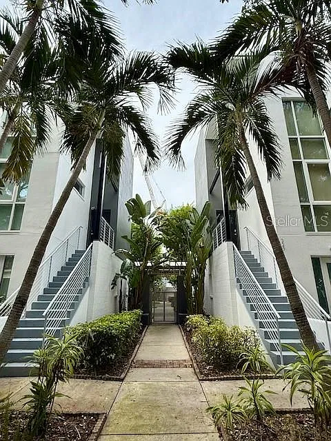 3 bed, 3.0 bath, 1835 sqft, $4,750 — Photo 2