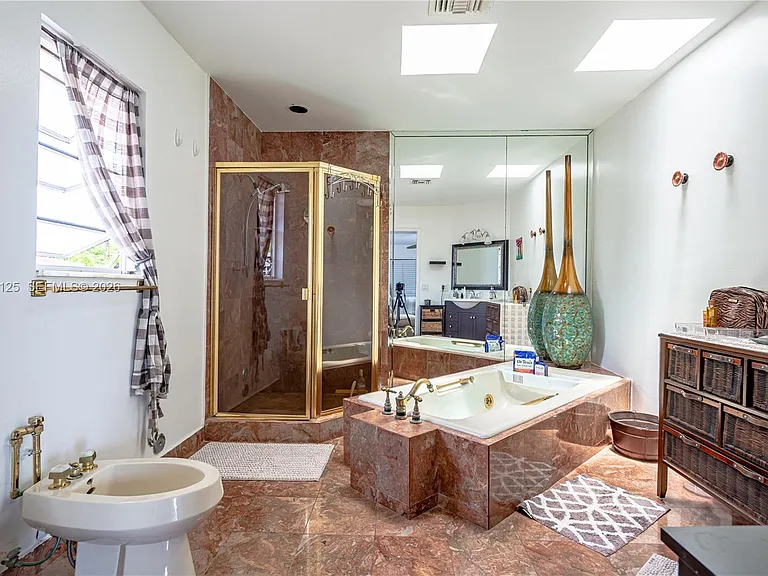 2908 Bayview Dr — Photo 8