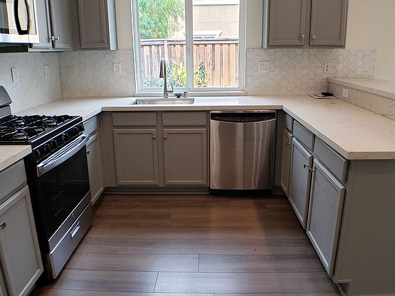 4th image of 3940 Hidden Grove Ln