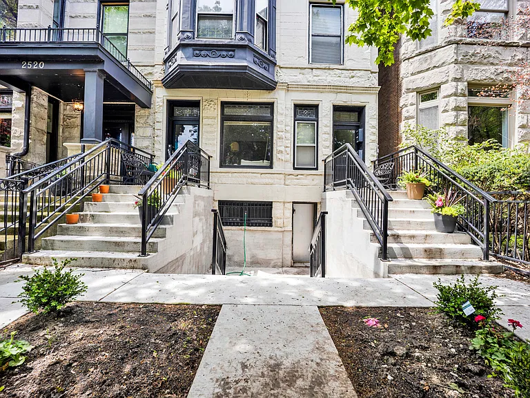 2522 N Burling St #2 — Photo 30