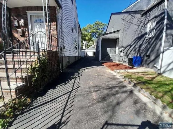 205 Eastern Pkwy, Newark, NJ 07106