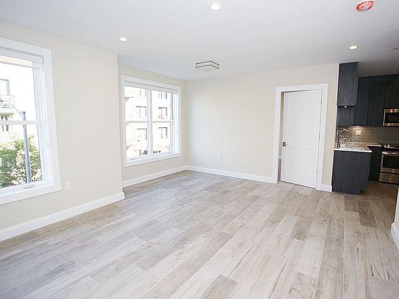 5th image of 3177 37th St APT 4F