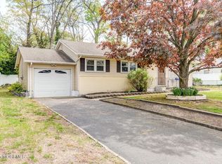 10 Germania Ct, Toms River, NJ 08755