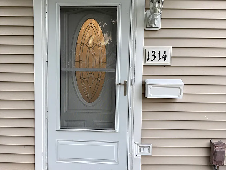 1314 Ely Ct — Photo 1