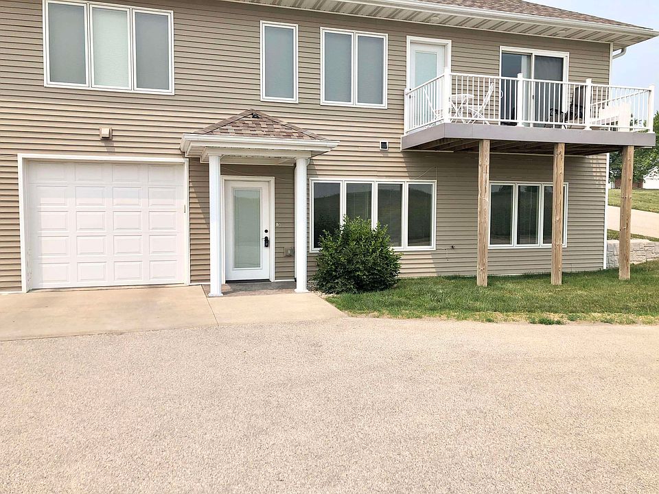 1st image of 776 Peosta St Unit 3