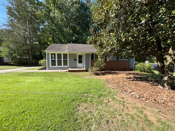 1413 Gracewood Dr, Greensboro, NC 27408