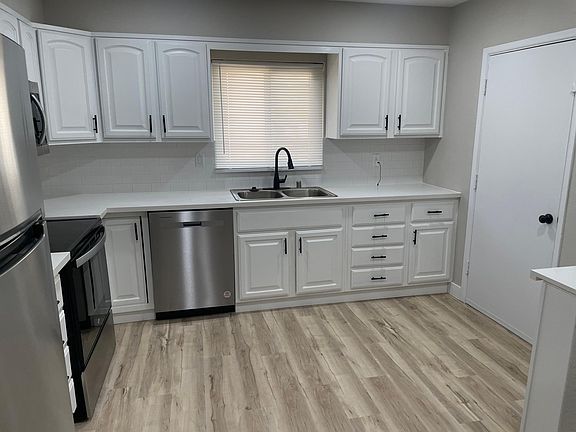 2nd image of 2033 Bracken Ave