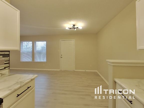 3rd image of 2820 Redland Ln