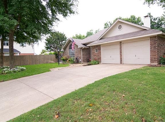 2nd image of 1716 Parkwood Dr