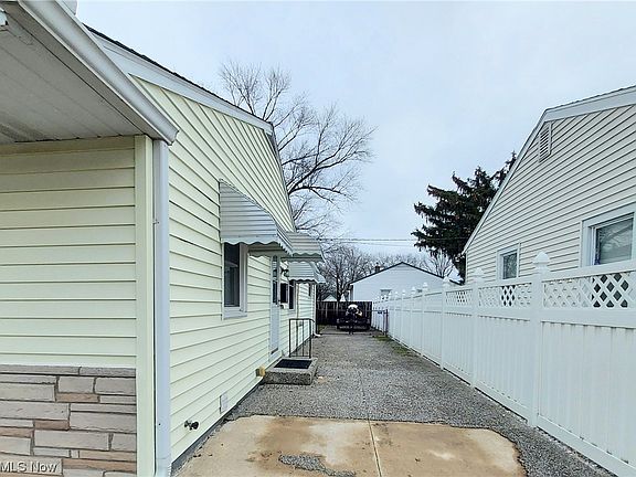 2nd image of 2930 Aberdeen Ave