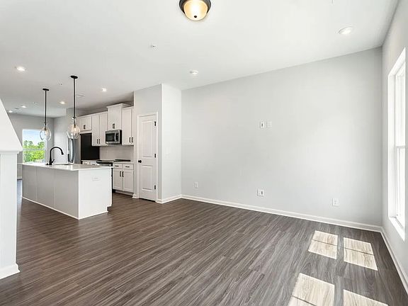 4th image of 357 Skylar Way SE