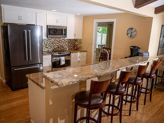 3rd image of 780 Westlite Cir