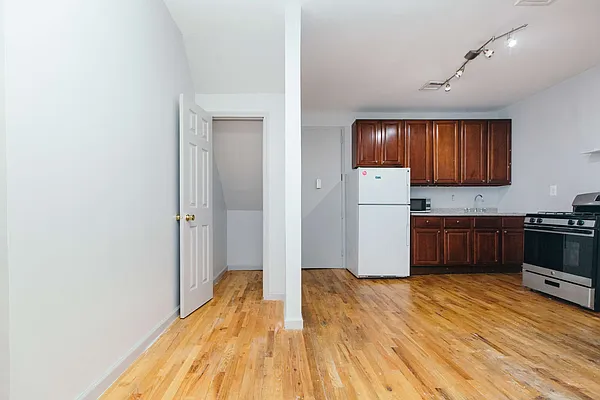 Rented by Nooklyn NYC LLC | media 32