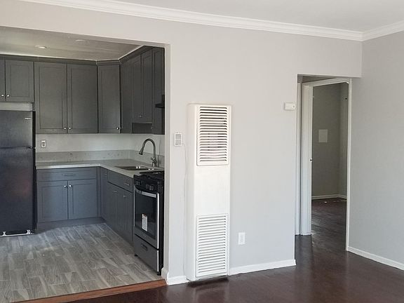 3rd image of 3025 Perlita Ave #E