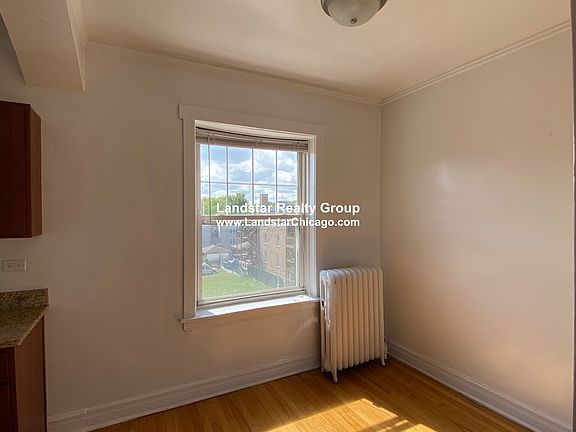 4th image of 4415 N Rockwell St APT 3