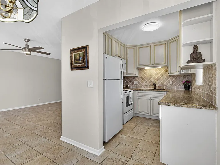 3402 Cynthia Ln #201 — Photo 19
