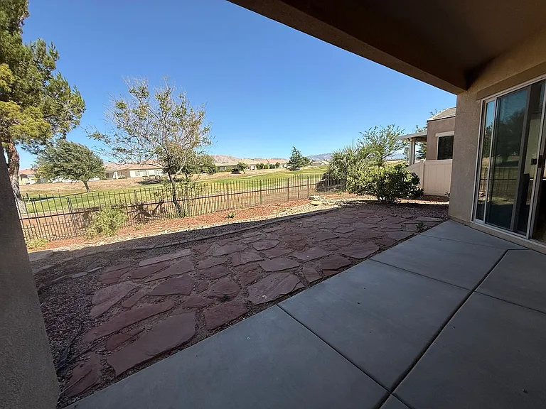 19255 Castana St — Photo 31