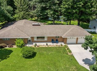 5995 30th Avenue Dr, Vinton, IA 52349