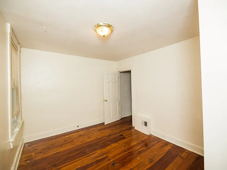 109 W 27th St — Photo 17