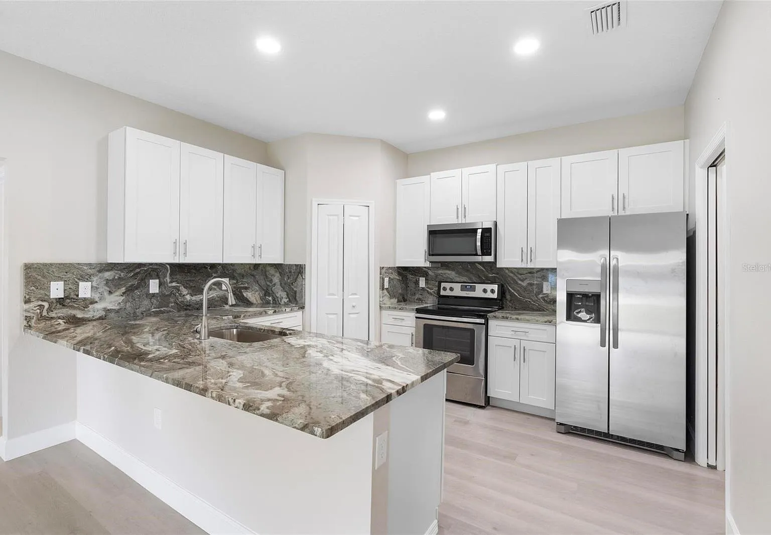 3 bed, 1206 sqft, $2,400 — Photo 3