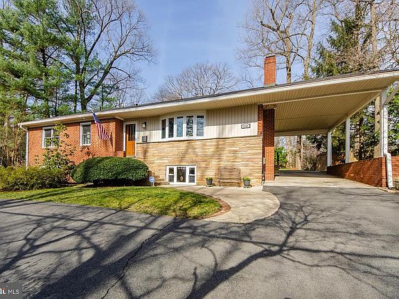3rd image of 6326 Waterway Dr