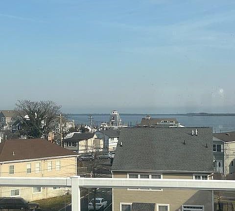 3rd image of 276 Bayside Dr