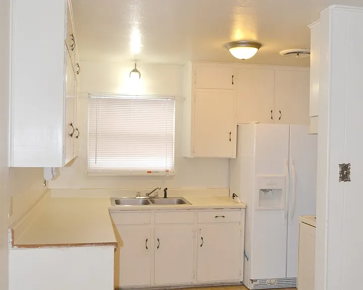 1323 Gardenia Ave — Photo 4