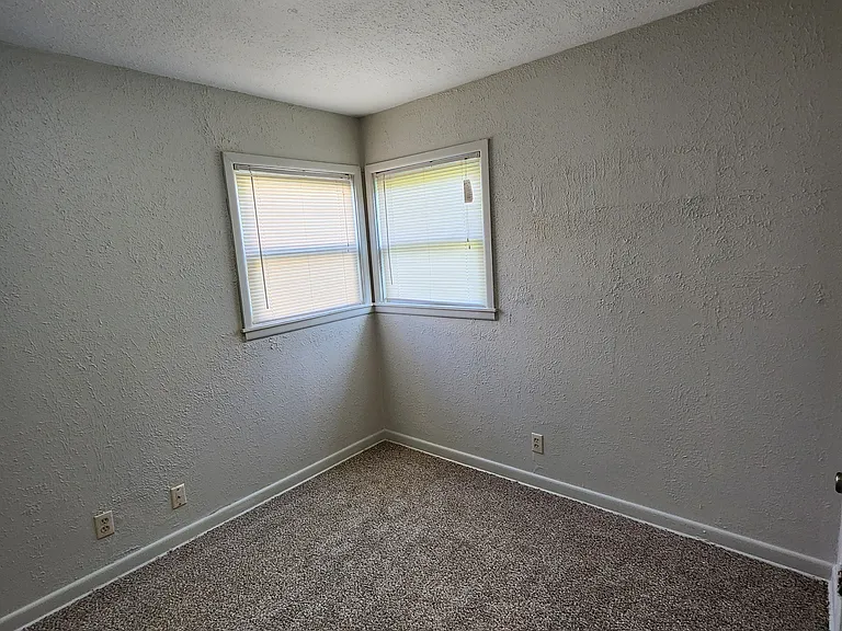 1914 S Hiram Ave — Photo 10