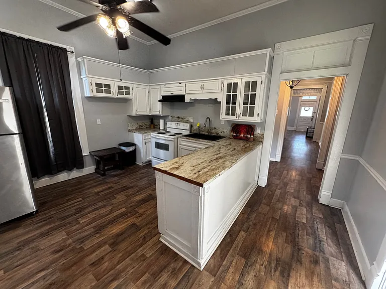 802 Main St — Photo 7