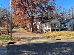 936 Columbia Ave, Leavenworth, KS 66048