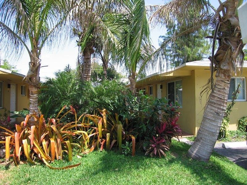 1st image of 817 SW 29th St APT 6