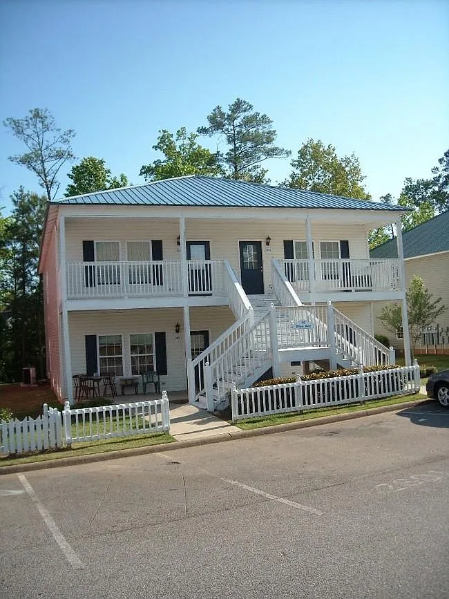 Building Photo - 8082 Veterans Pkwy #1401