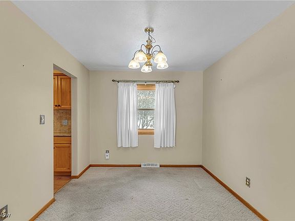 3rd image of 27984 Wisteria Dr