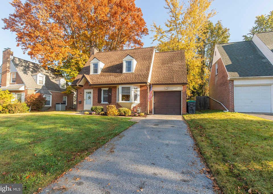 1st image of 29 N Stuyvesant Dr