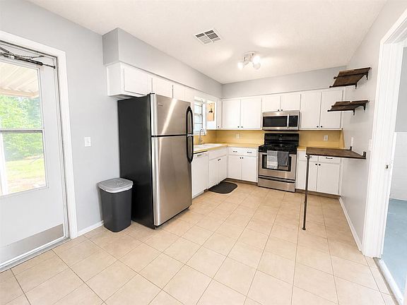 3rd image of 2724 N Park Dr