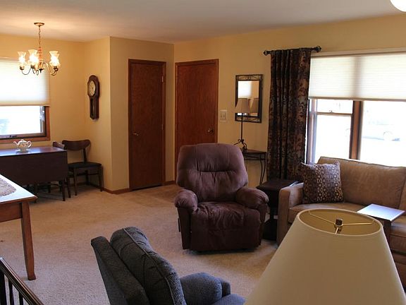 4th image of 4220 Plaza Ln