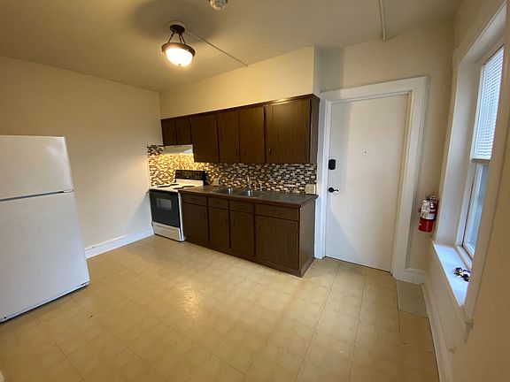 4th image of 86 S Main St APT 9