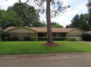 1223 Woodfield Dr, Jackson, MS 39211