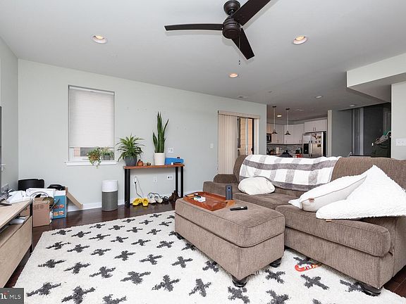 4th image of 413-15 Wallace St #2E