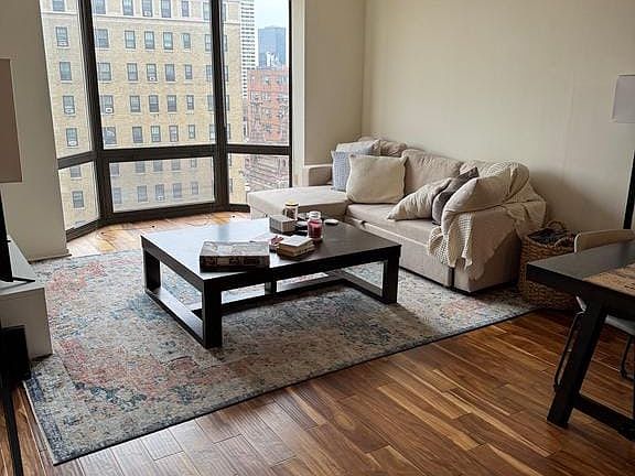 3rd image of 2020 Walnut St APT 15K
