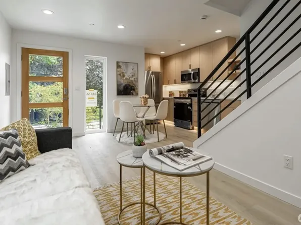 3837A Whitman Ave N, Seattle, WA 98103