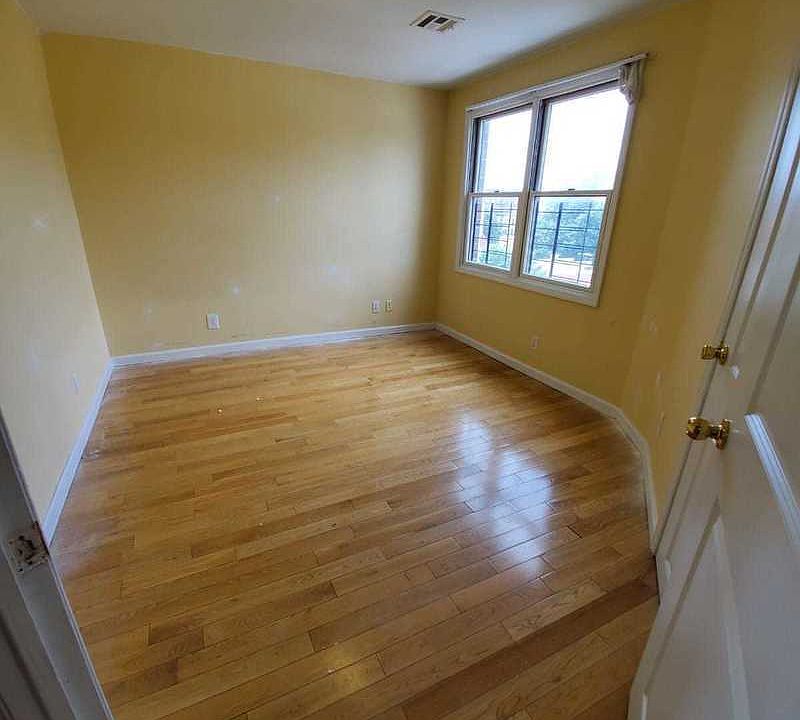 2nd image of 1914 Bay Ave APT 5