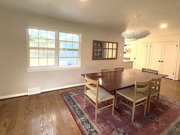5th image of 2256 Viewmont Way W